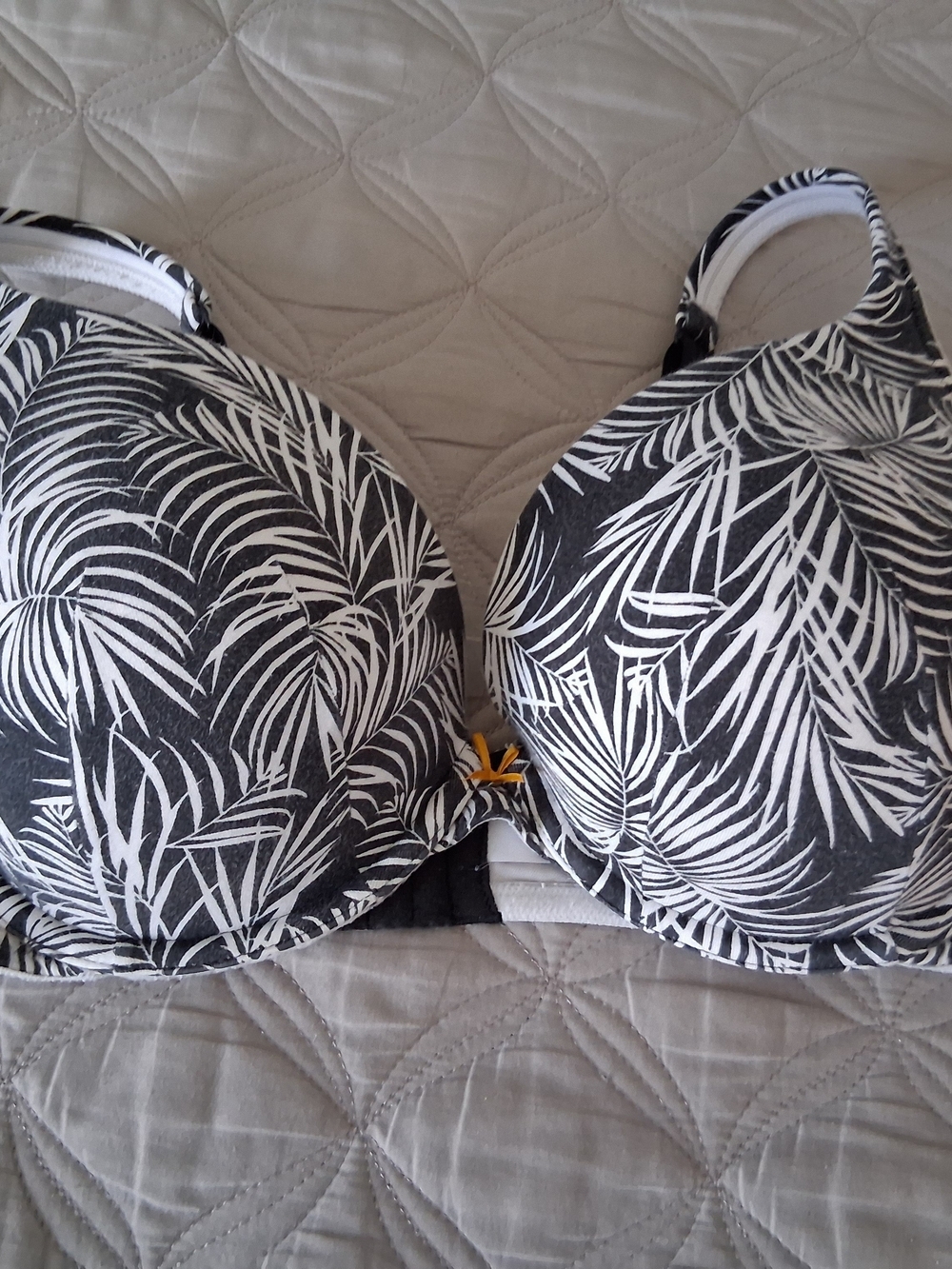 Cacique Black and White Palm-Print boost plunge Bra size 44C